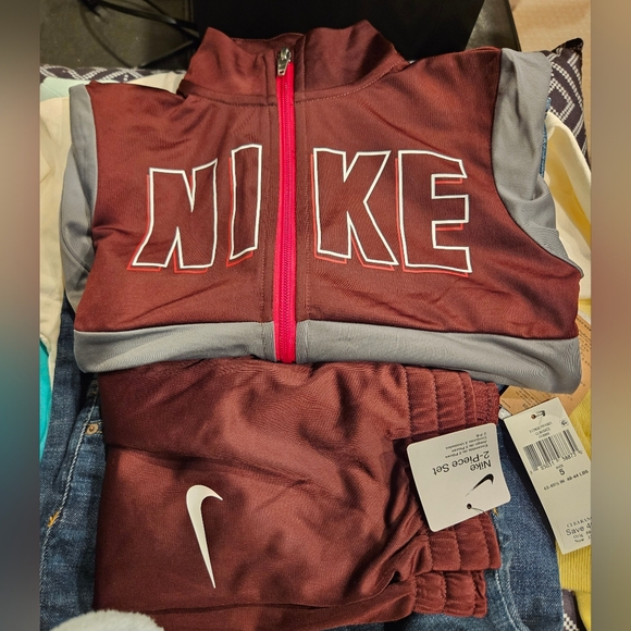 NWT Nike Burgundy and Gray Athletic Set - Size 7 - Picture 1 of 1